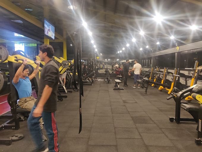 Golds Gym Rajbagh